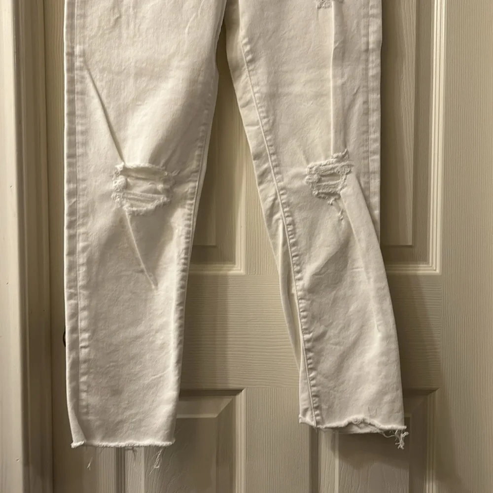 Express Women's White Distressed Jeans - Picture 2 of 6